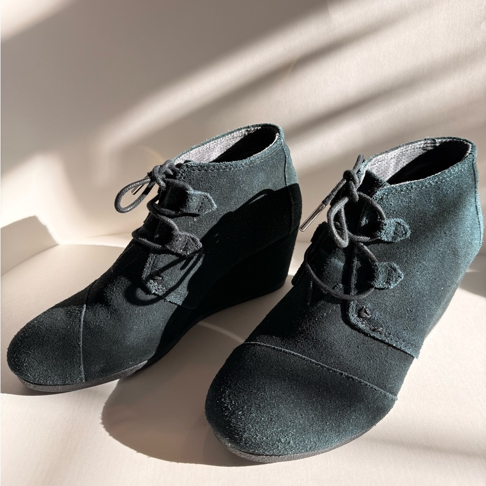 TOMS Women’s Black Suede Lace Up Wedge Booties Size 8.5